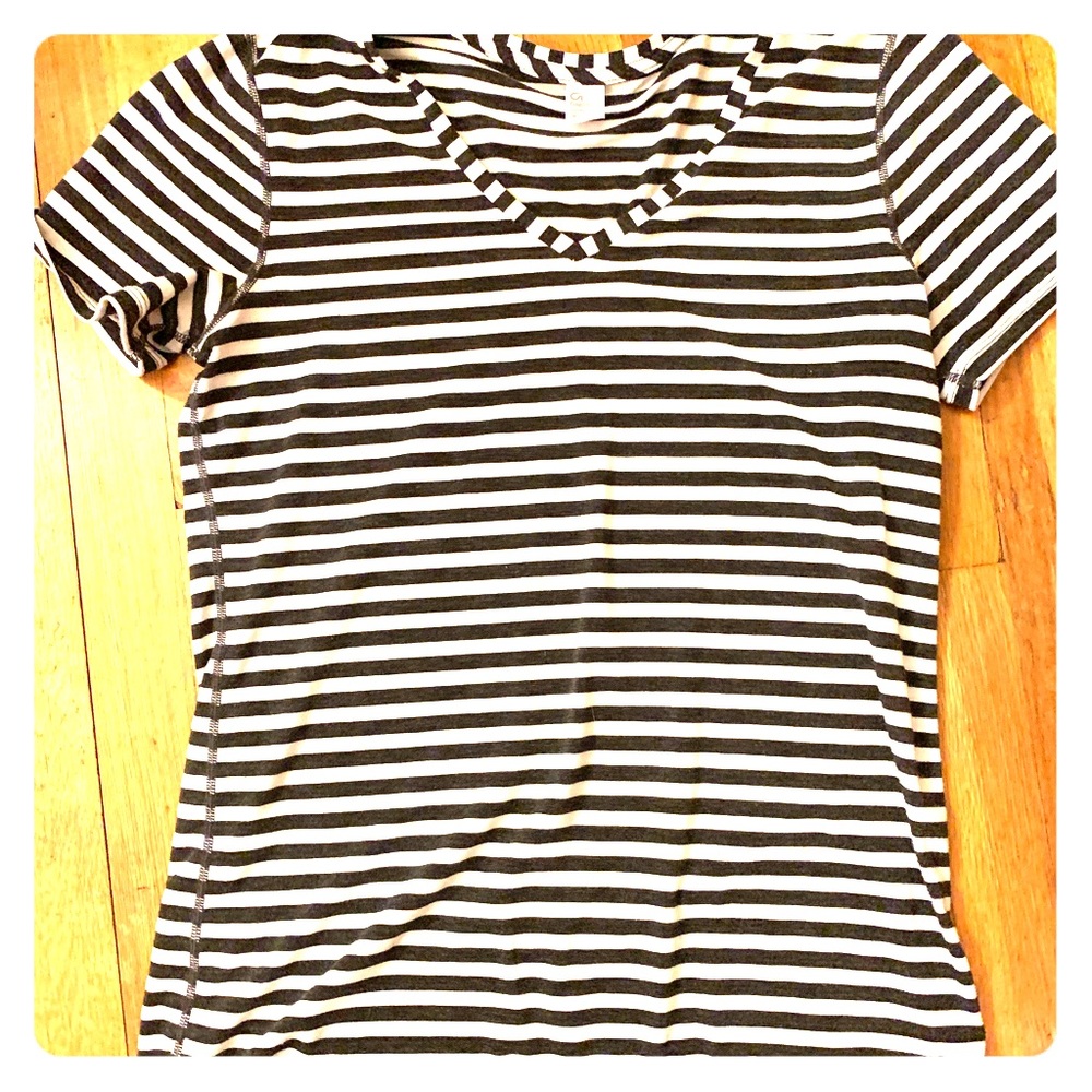 GapFit striped workout shirt size medium